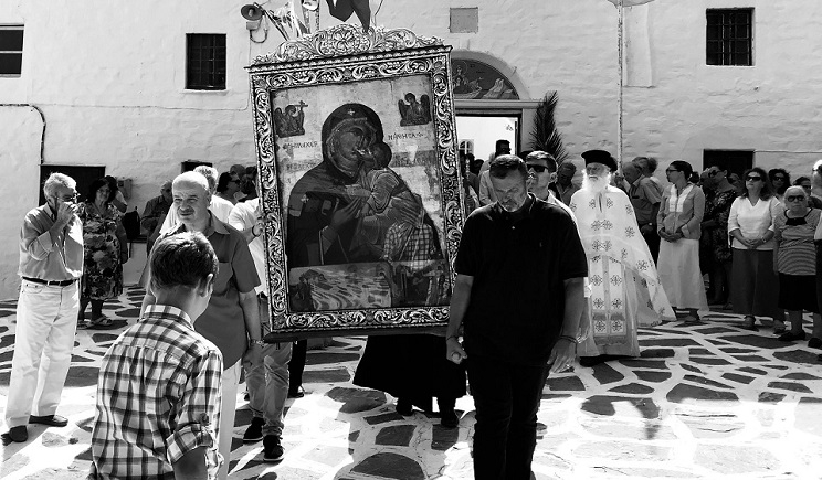 Κατανυκτικές λατρευτικές εκδηλώσεις προς ανάμνηση του θαύματος της Ι.Μ. Λογγοβάρδας στην Πάρο (Βίντεο + Φωτό)